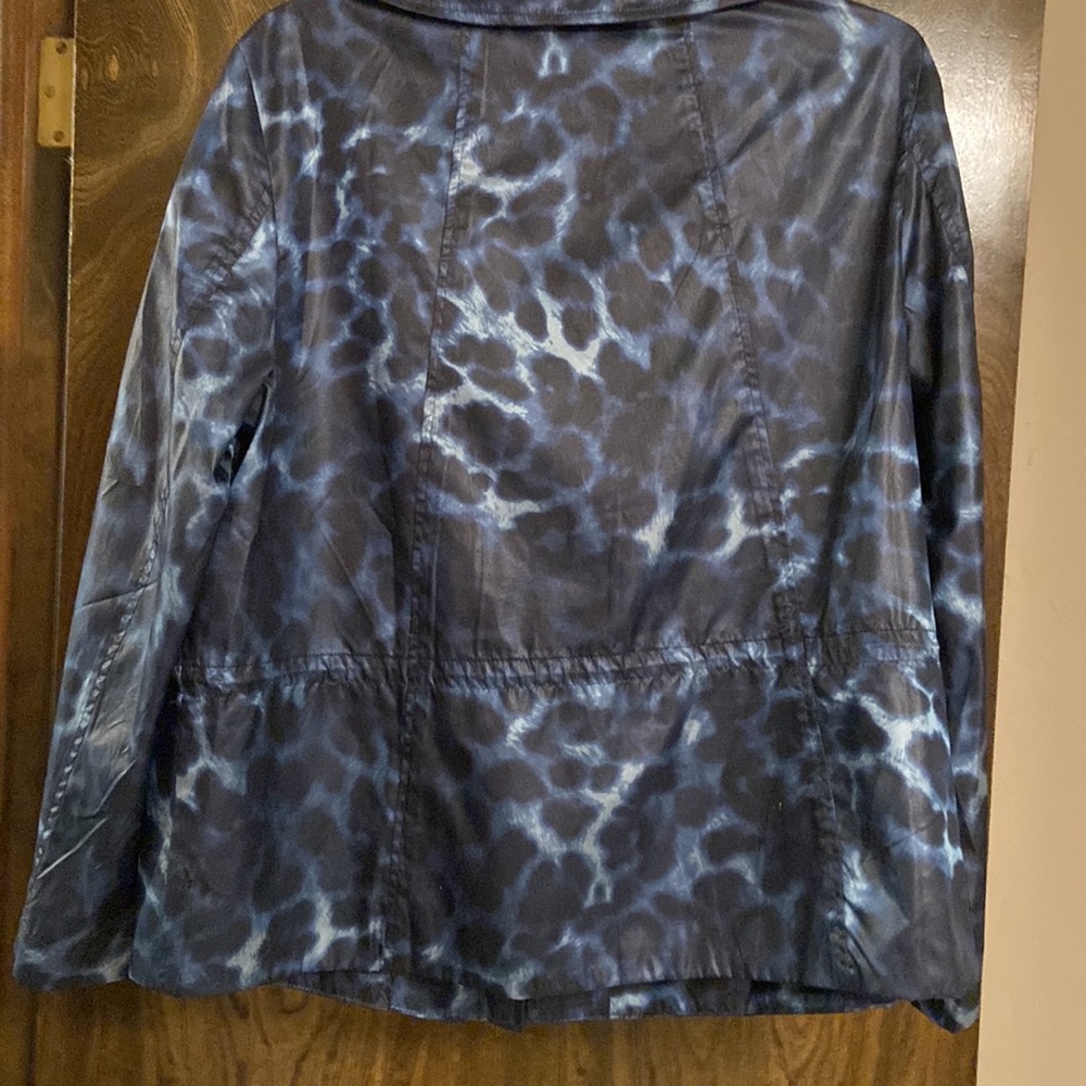 Never worn jacket - Picture 4 of 4